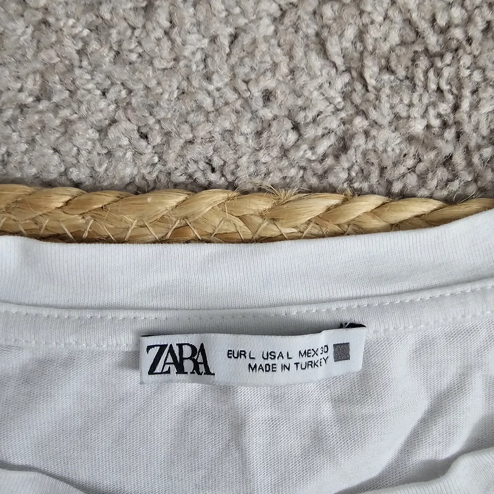 Zara Oversized White Graphic T-Shirt with Funky Illustrations - Picture 3 of 3